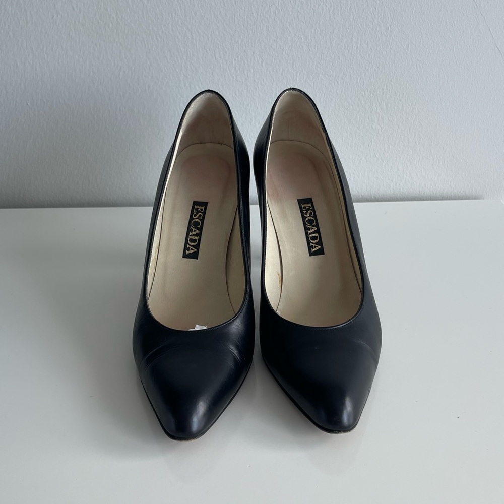 Vintage Escada leather pump